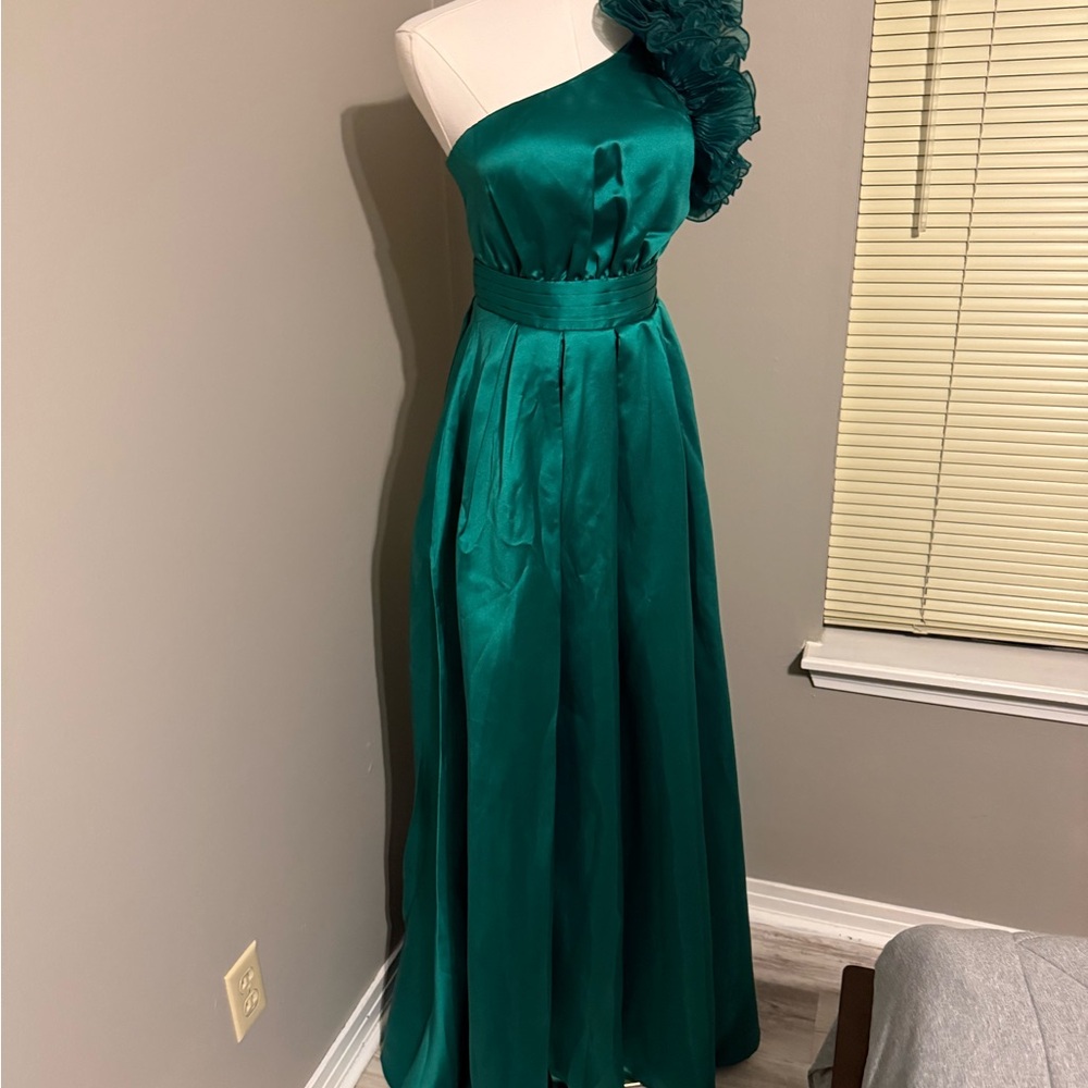 Retro Green One-Shoulder Prom Dress